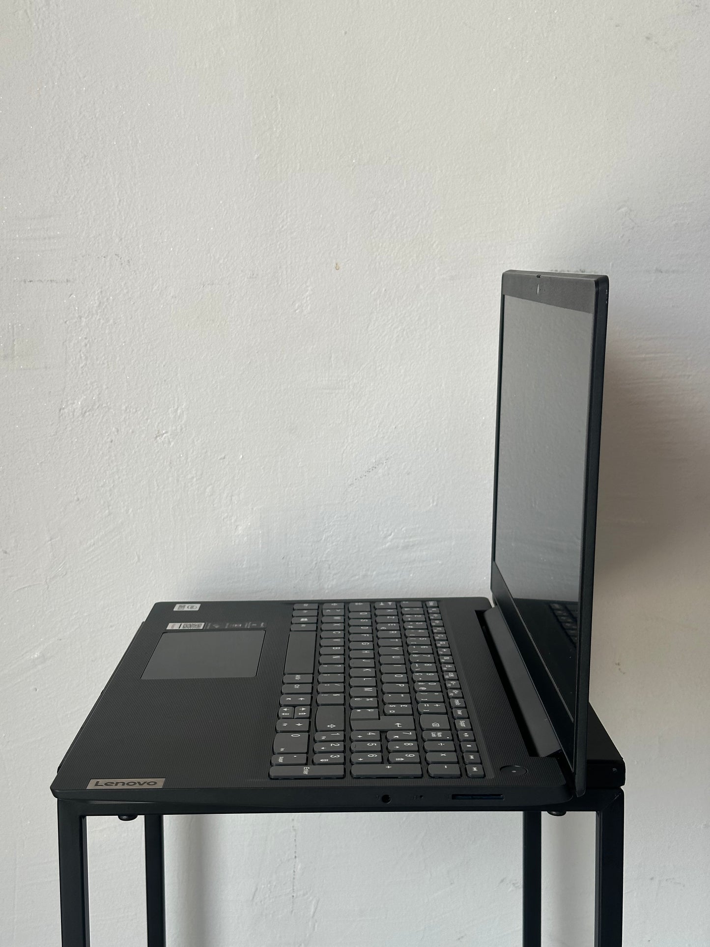 Lenovo IdeaPad 3 15IIL05 – i3 – 8Go RAM – SSD 256Go – Écran 15,6” – Windows 11 Pro