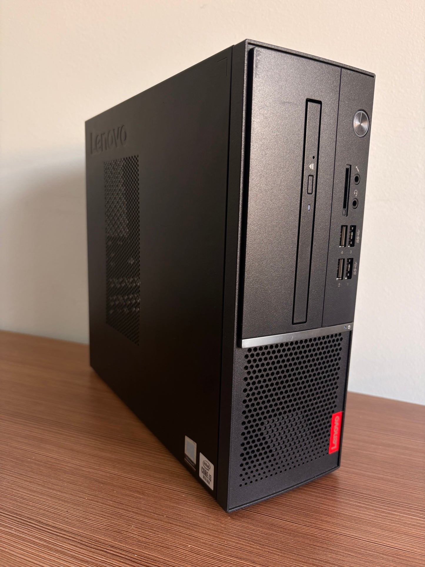 Tour Lenovo V530s-07IMB – i3 – 8Go RAM – 256 Go – Windows 11 Pro